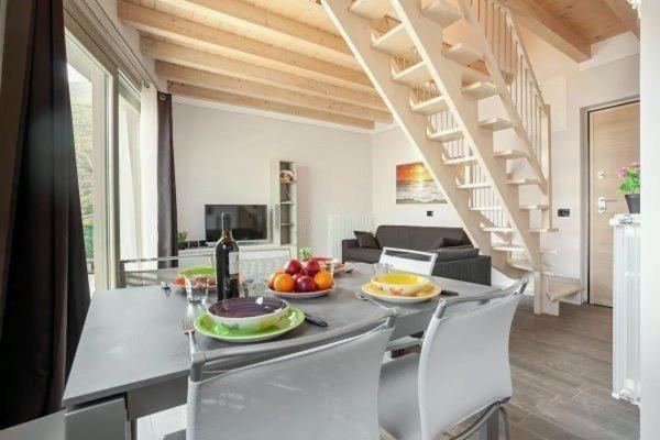 Appartamento Grande Terrazza Vista Lago Parzanica Eksteriør bilde